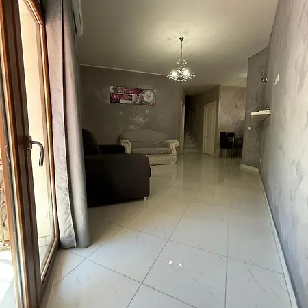 Ilary House דירה